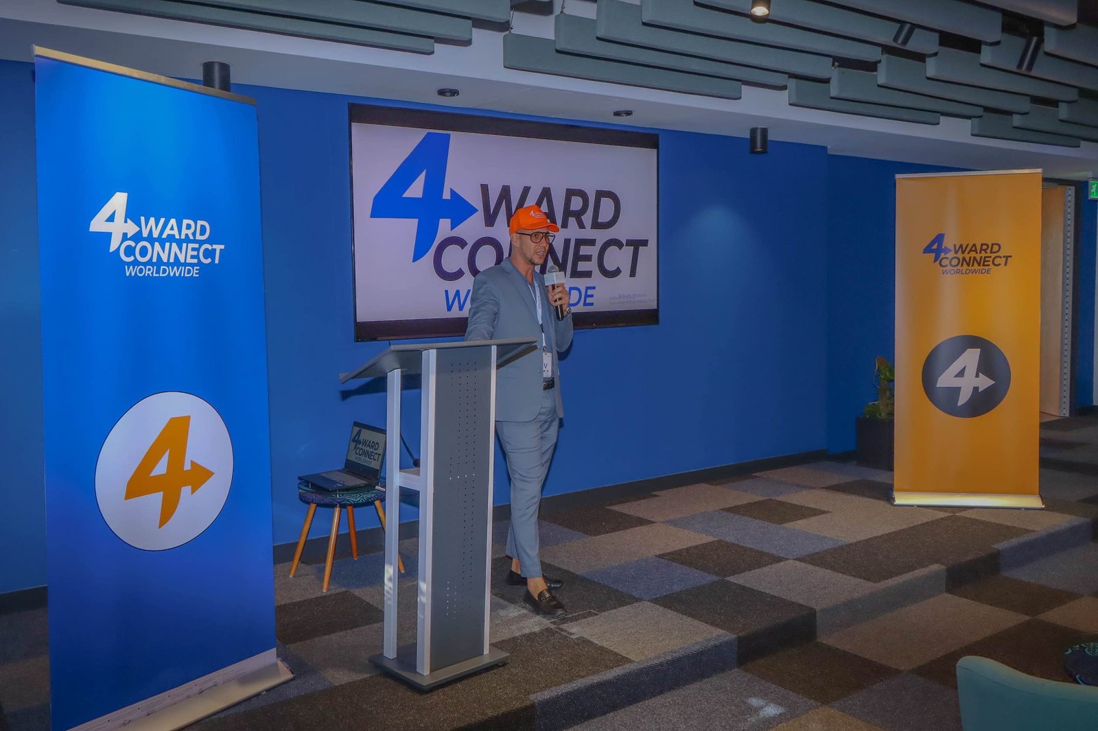 stand 4ward connect